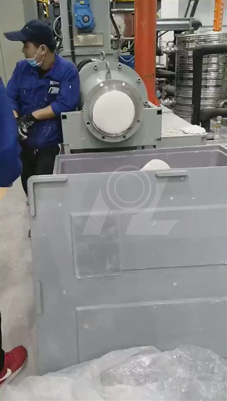 2，上料，捏合精煉